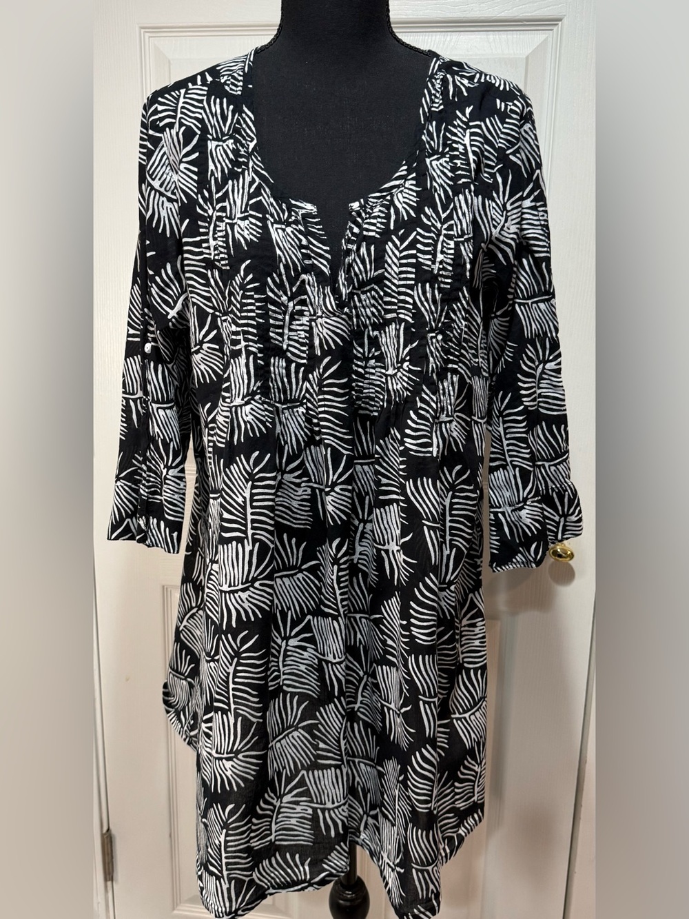 Black & White Leaf-Print Tunic Top Dress